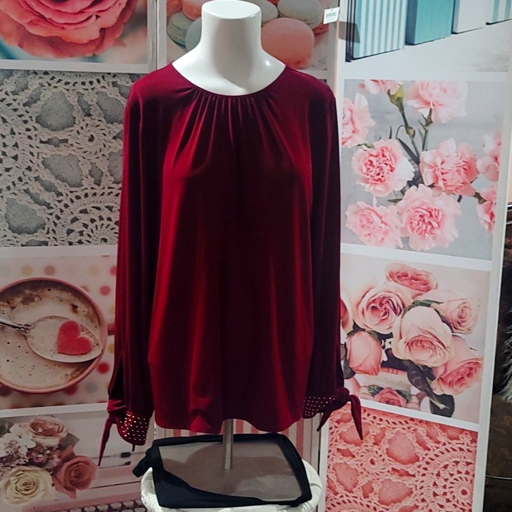 Used blause ,burgandy size L